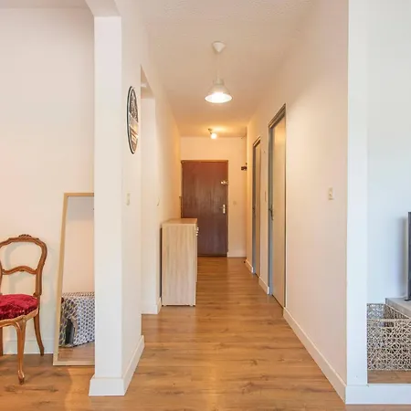 Cosy Proche Apartment